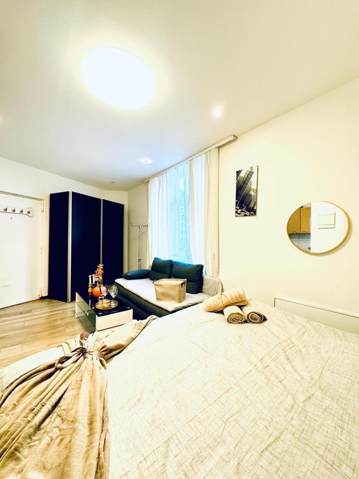 Central King Studio - 10 Mins Walk From Downtown فيينا المظهر الخارجي الصورة