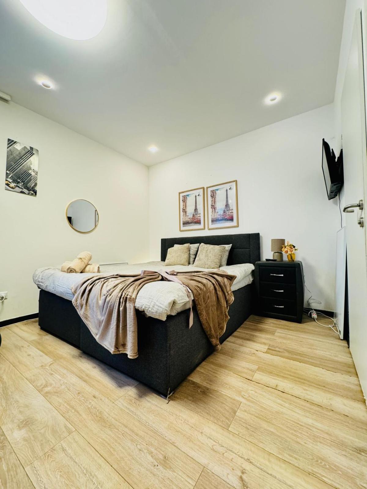 Central King Studio - 10 Mins Walk From Downtown فيينا المظهر الخارجي الصورة