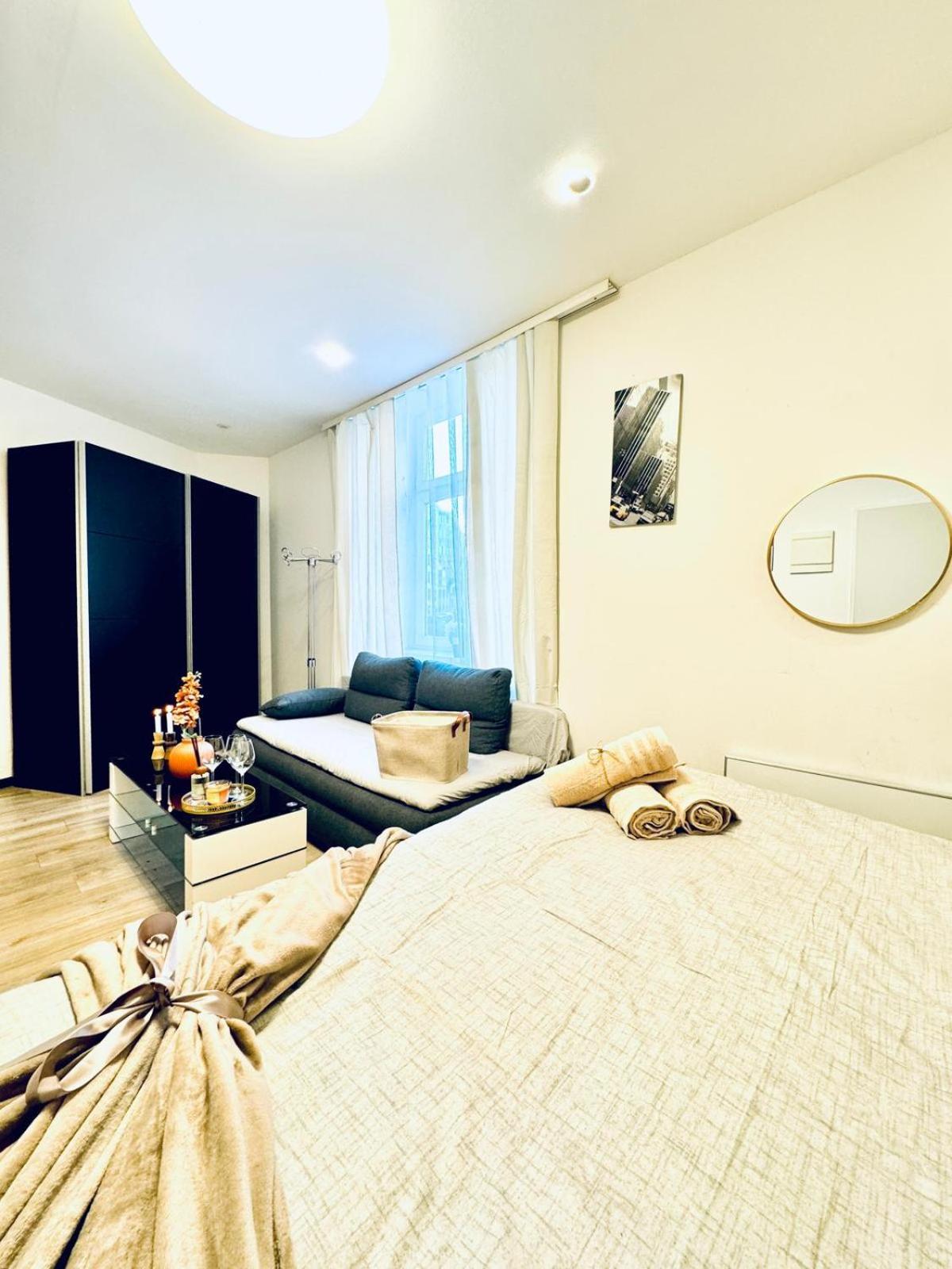 Central King Studio - 10 Mins Walk From Downtown فيينا المظهر الخارجي الصورة