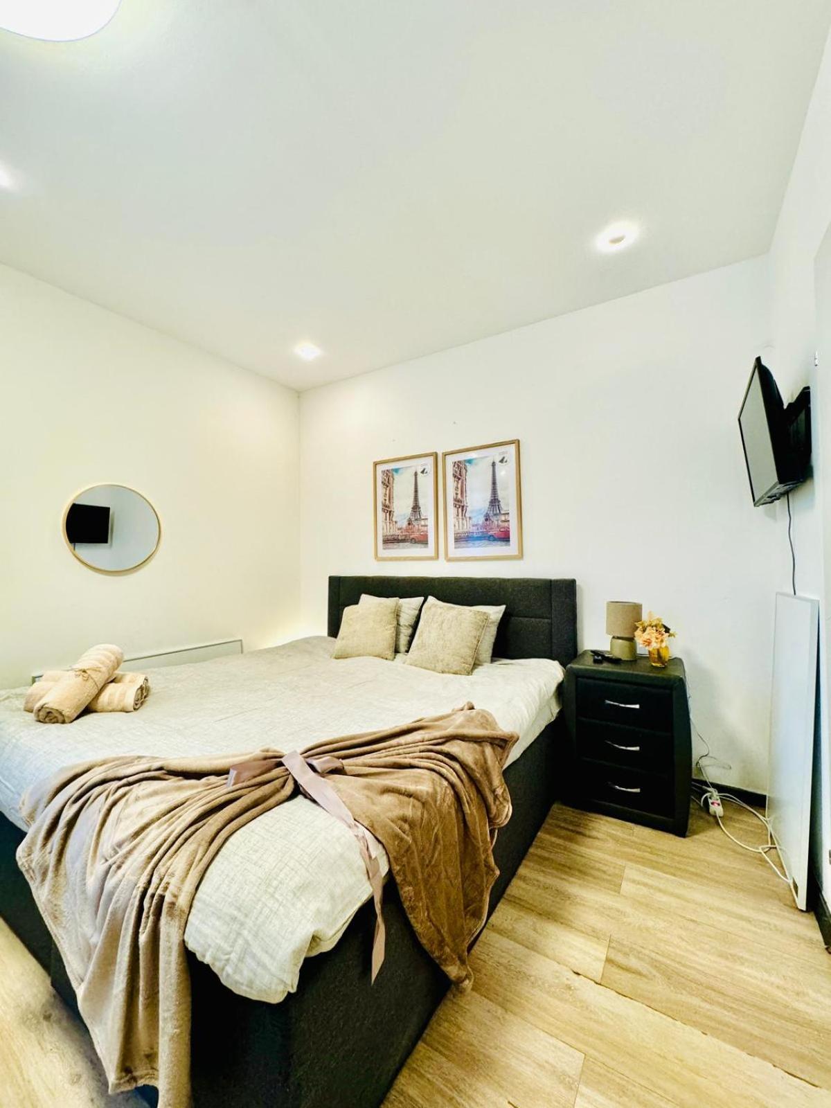 Central King Studio - 10 Mins Walk From Downtown فيينا المظهر الخارجي الصورة